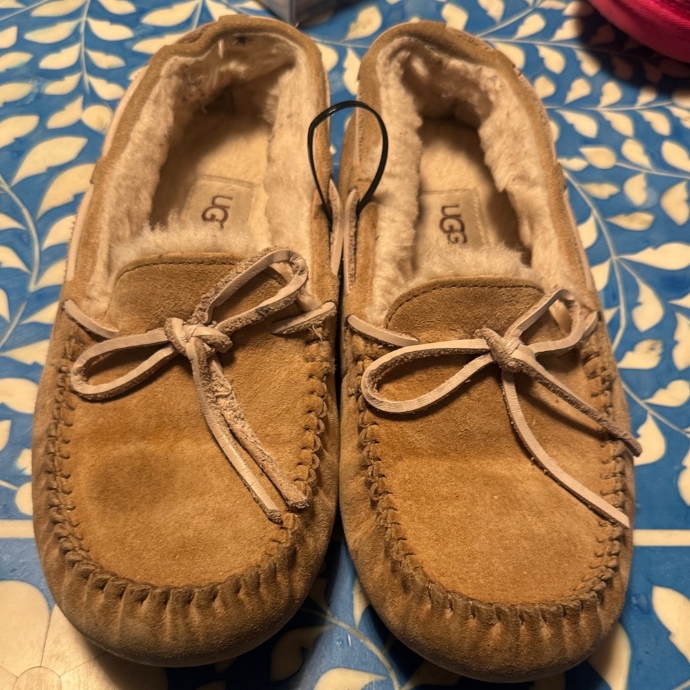 UGG Chestnut Suede Moccasin Slippers Sz 7